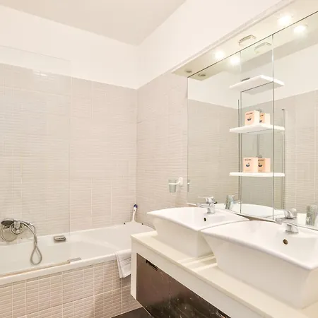Lovely 1br Flat With Terrace & Private Pool Access Daire