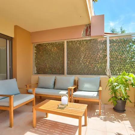 Lovely 1br Flat With Terrace & Private Pool Access Appartamento